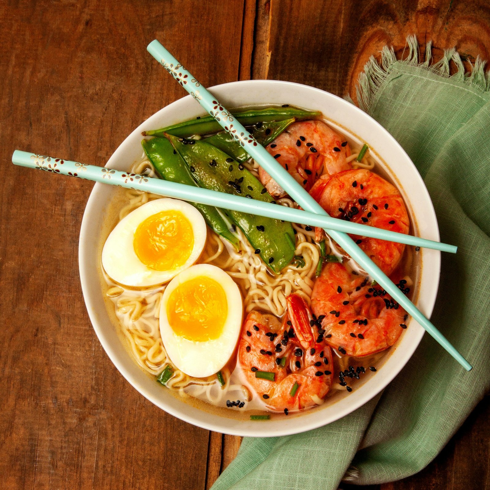 Delicious Sesame-Garlic Ramen Noodles: A Quick and Flavorful Meal Option